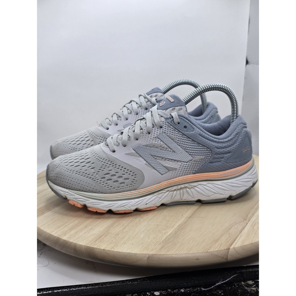 Women's size 7 D - New Balance W940GP4 Running‎ Shoes Grey/Pink Preowned Wide